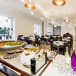 فندق Colucci