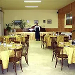 Colucci فندق 3*